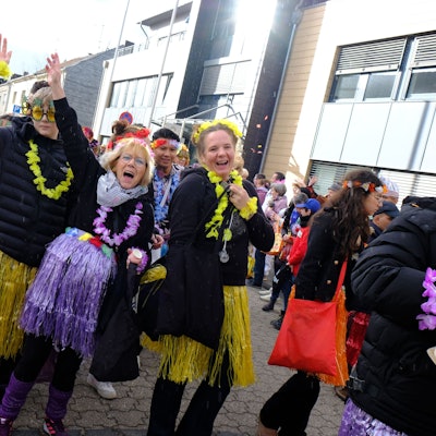 Das Sozialwerk Communio in Christo stellte eine der teilnehmerstärksten Fußgruppen des Mechernicher Tulpensonntagszugs.