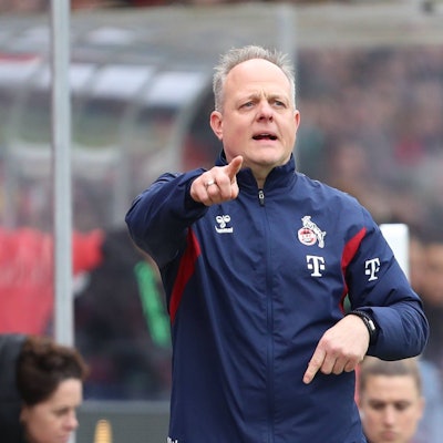 Germany, Koeln, 10.02.2024, Franz-Kremer-Stadion, 1. FC Koeln - FC Bayern Muenchen - Frauen Bundesliga, Trainer Daniel Weber 1. FC Koeln gestures Cologne Franz-Kremer-Stadion North Rhine-Westphalia Germany *** Germany, Koeln, 10 02 2024, Franz Kremer Stadion, 1 FC Koeln FC Bayern Muenchen Frauen Bundesliga, Coach Daniel Weber 1 FC Koeln gestures Cologne Franz Kremer Stadion North Rhine Westphalia Germany eu-images-678