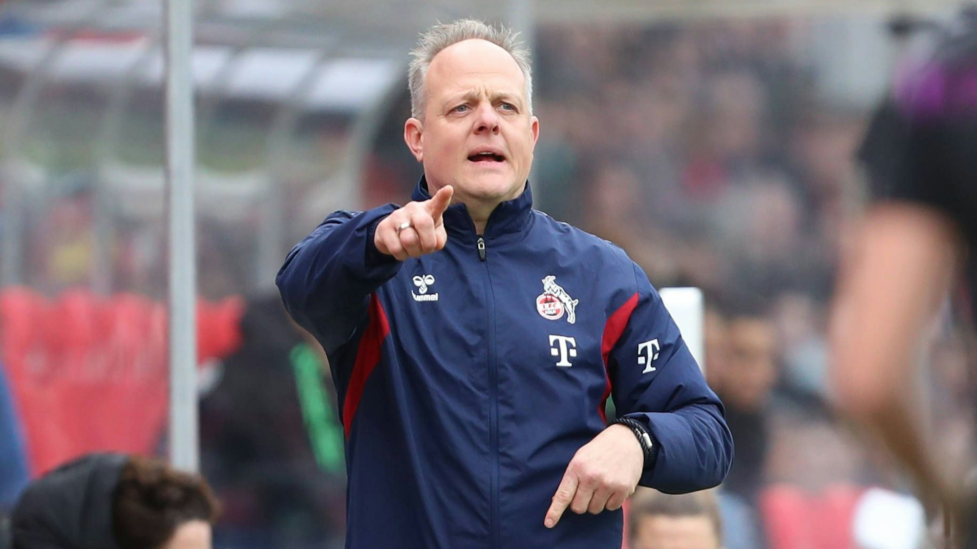 Germany, Koeln, 10.02.2024, Franz-Kremer-Stadion, 1. FC Koeln - FC Bayern Muenchen - Frauen Bundesliga, Trainer Daniel Weber 1. FC Koeln gestures Cologne Franz-Kremer-Stadion North Rhine-Westphalia Germany *** Germany, Koeln, 10 02 2024, Franz Kremer Stadion, 1 FC Koeln FC Bayern Muenchen Frauen Bundesliga, Coach Daniel Weber 1 FC Koeln gestures Cologne Franz Kremer Stadion North Rhine Westphalia Germany eu-images-678