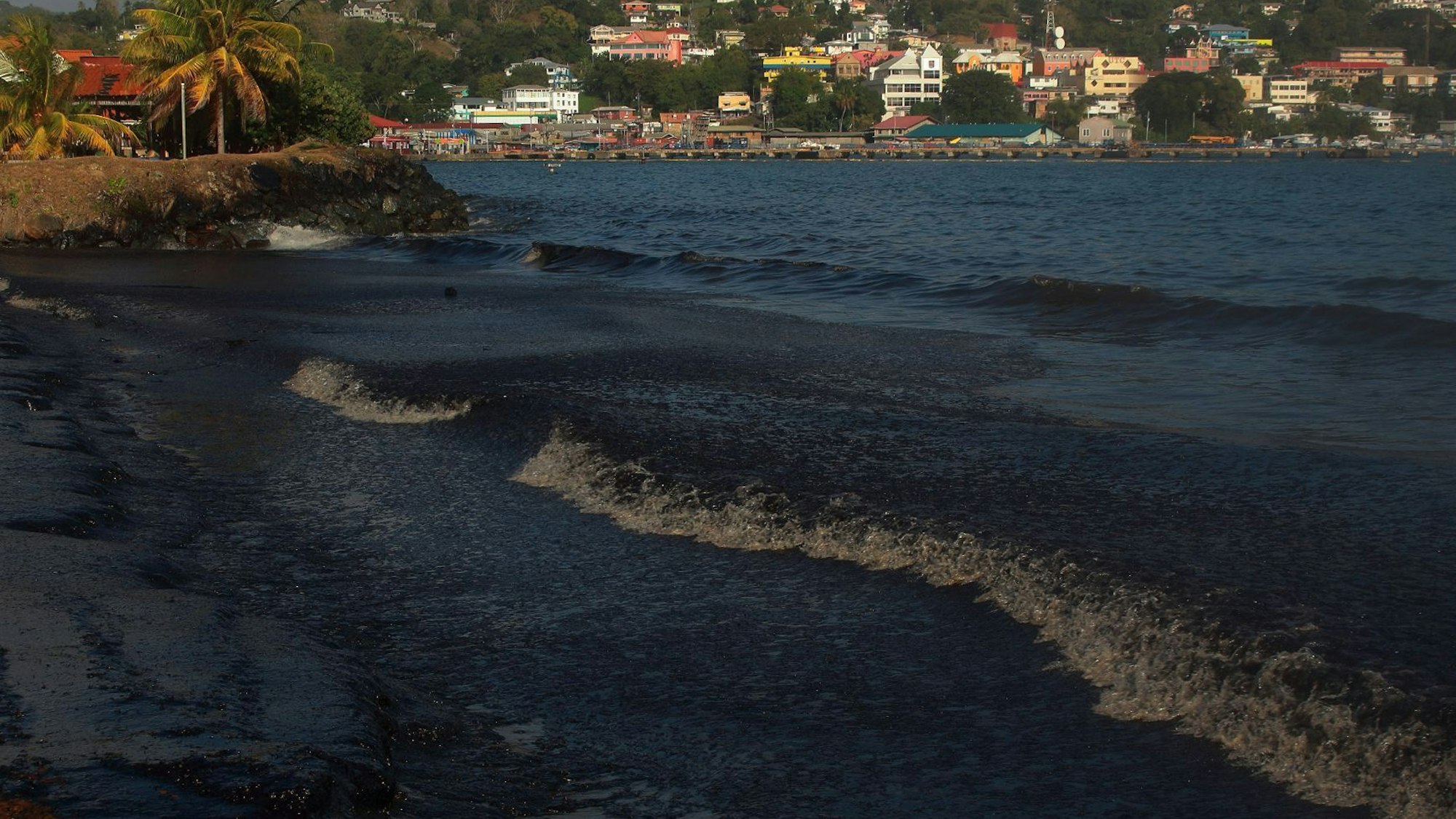 Das Öl erstrecke sich auf mindestens 15 Kilometer Länge vor der Insel Tobago.
