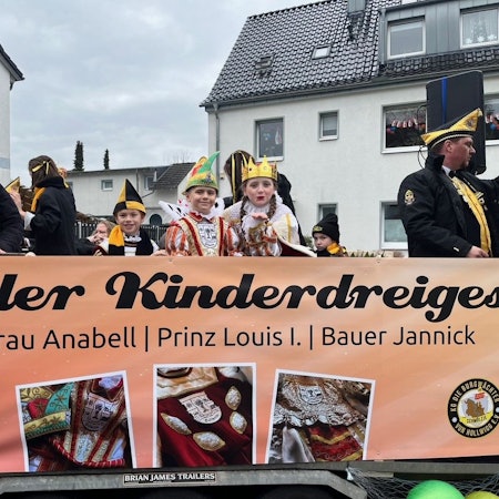 Jungfrau Anabell freut sich über ihre Session als Teil des Kinder-Dreigestirns Holweide.