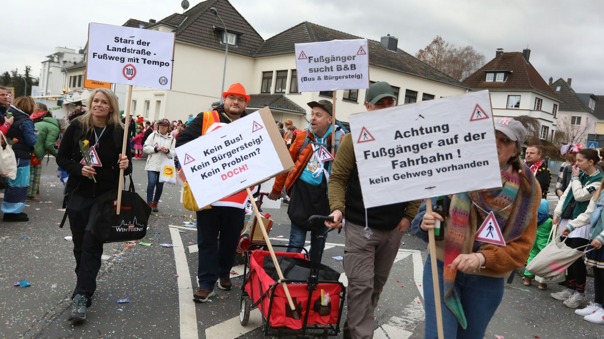Kritik am Ausbau der L313 ohne Gehweg übte der Nachbarschaftsverein Pleiserhohn und Thelenbitze.