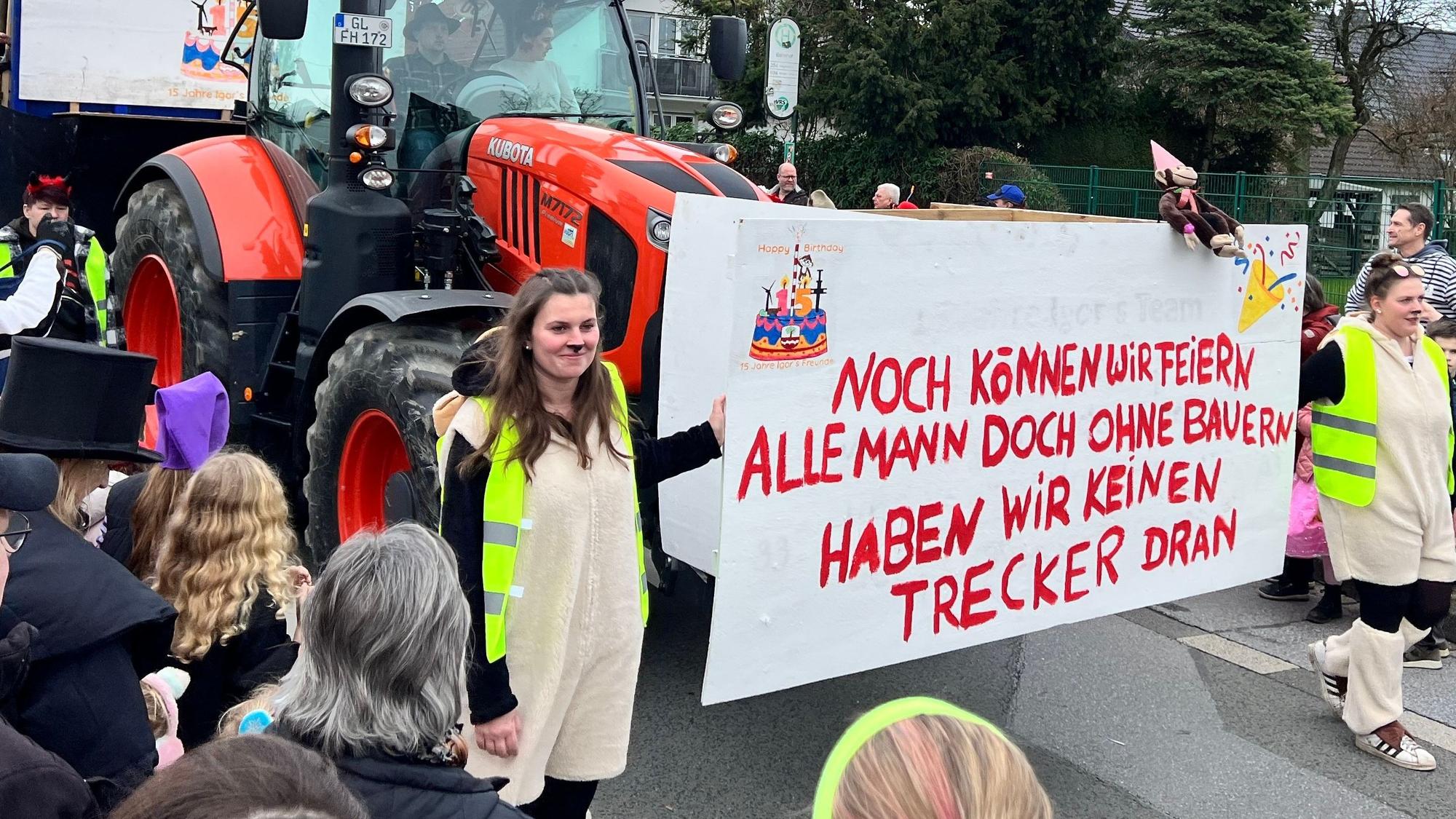 Landwirte sorgten für eine politische Note im Blütensamstagszug.