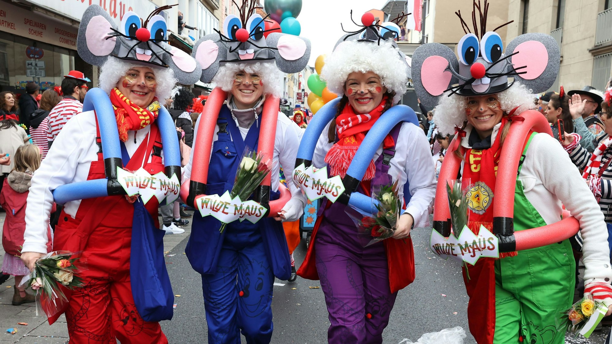 Als Maus verkleidete Jecke