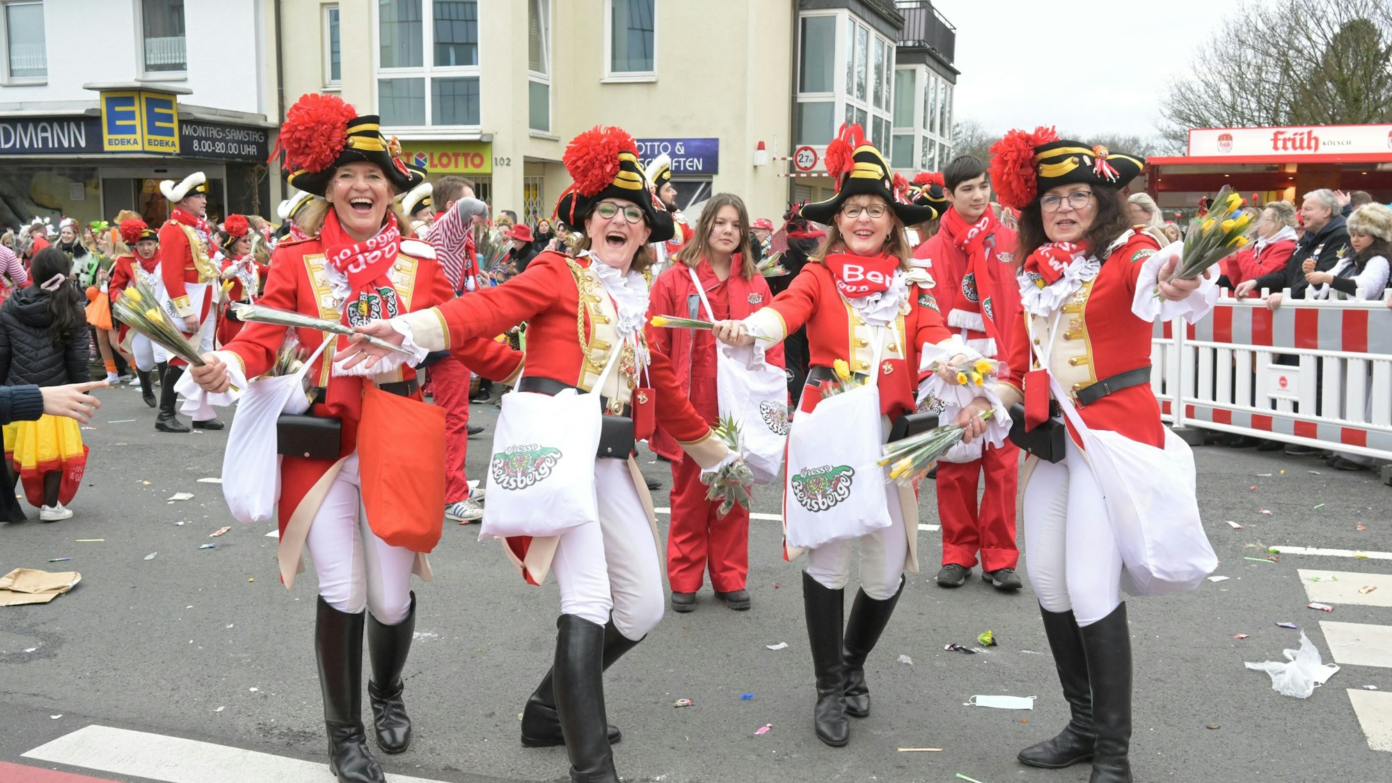 Die Amazonen der Großen Bensberger verbreiteten gute Stimmung.