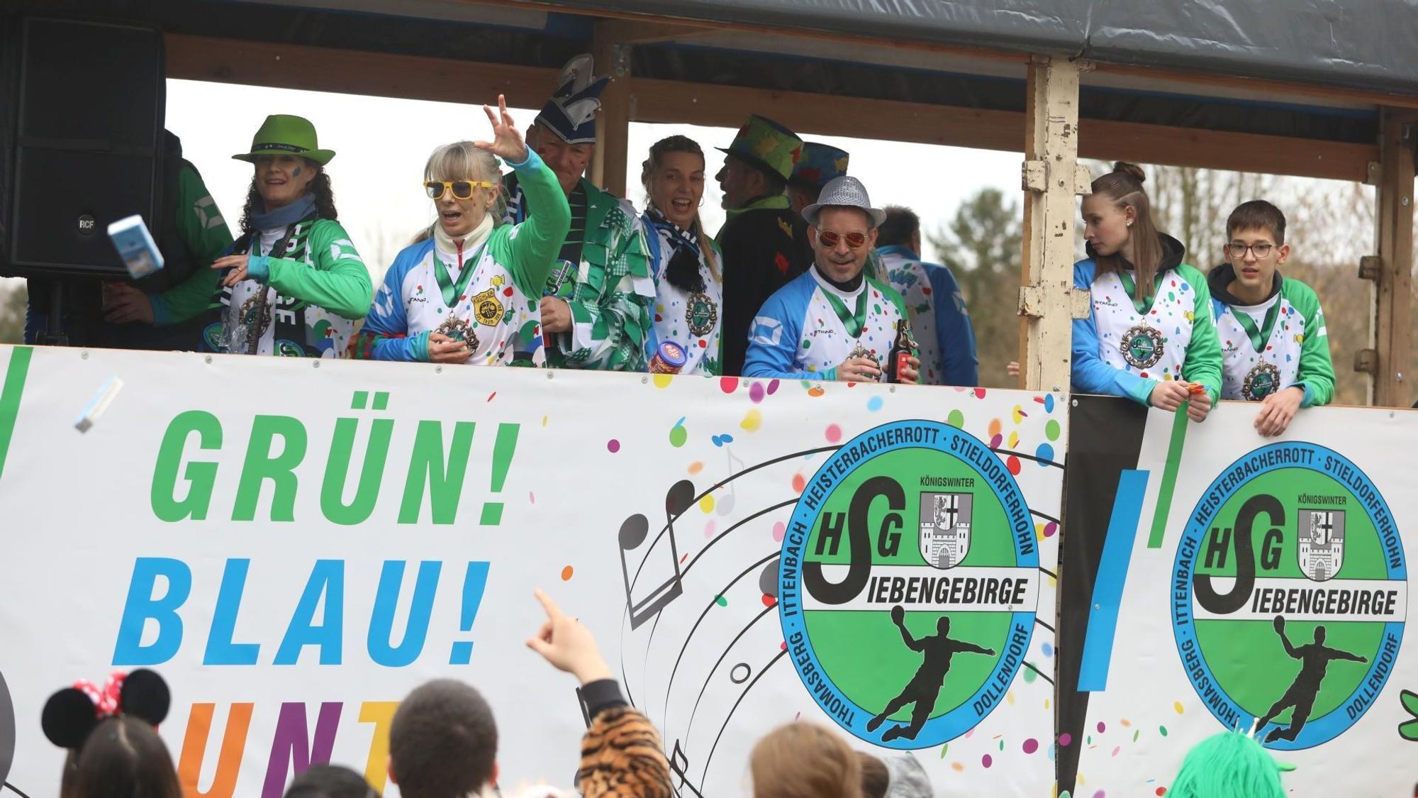 Grün! Blau! Bunt! Die Handballerinnen und Handballer der HSG feierten die Vielfalt.