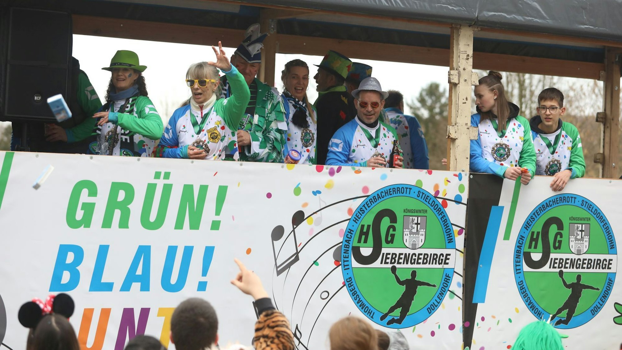 Grün! Blau! Bunt! Die Handballerinnen und Handballer der HSG feierten die Vielfalt.