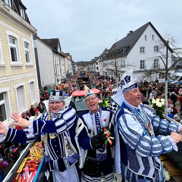 Prinz Volkmar I, Jungfrau Larissa und Bauer Stefan im Blütensamstagszug