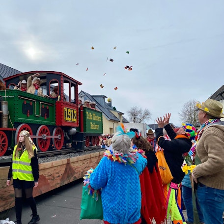Zu sehen ist ein Wagen im Brühler Karneval.