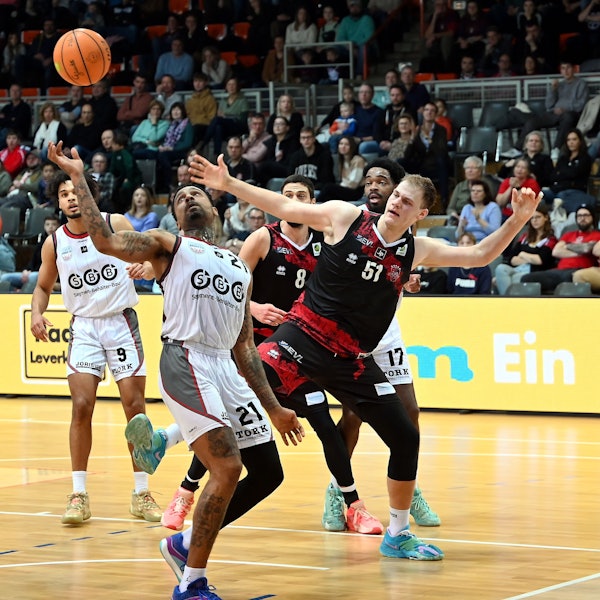 28.01.2024, Basketball-Bayer Giants - Wolmirstedt
rechts: Sören-Eyke Urbansky (Bayer)
Foto: Uli Herhaus