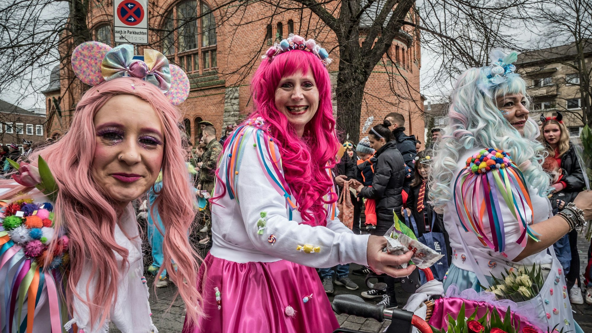 Rote Funken beim Zug in Wiesdorf