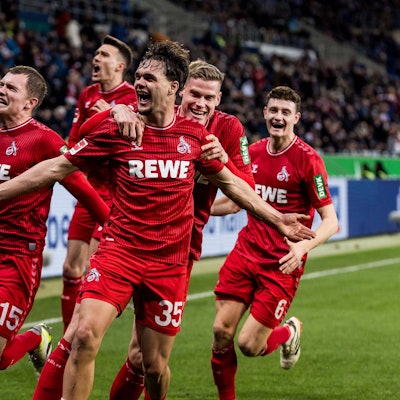 FC-Profis bejubeln den Führungstreffer durch Max Finkgräfe in Hoffenheim.