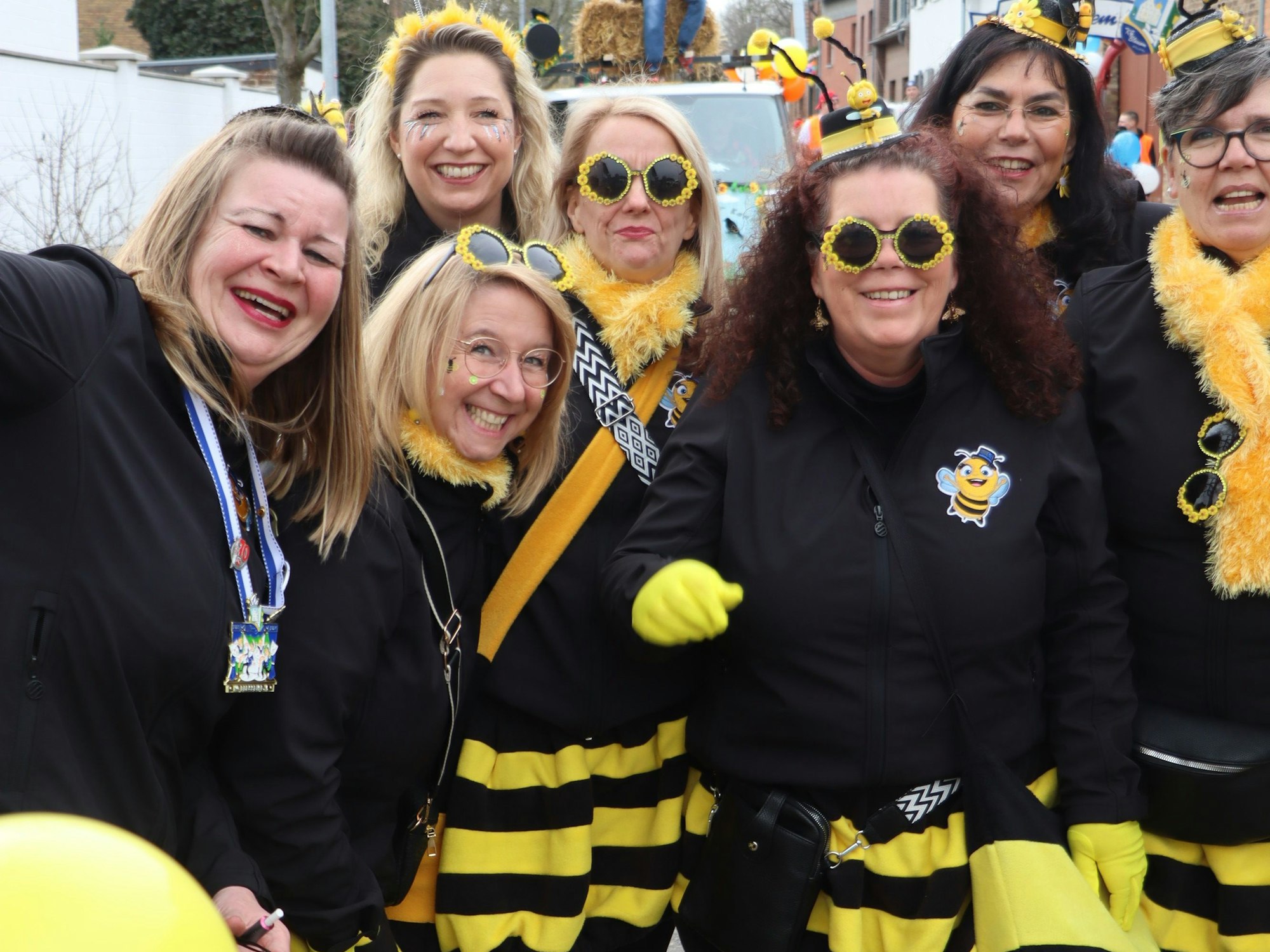 Ein Bienenschwarm war im Zoch dabei.