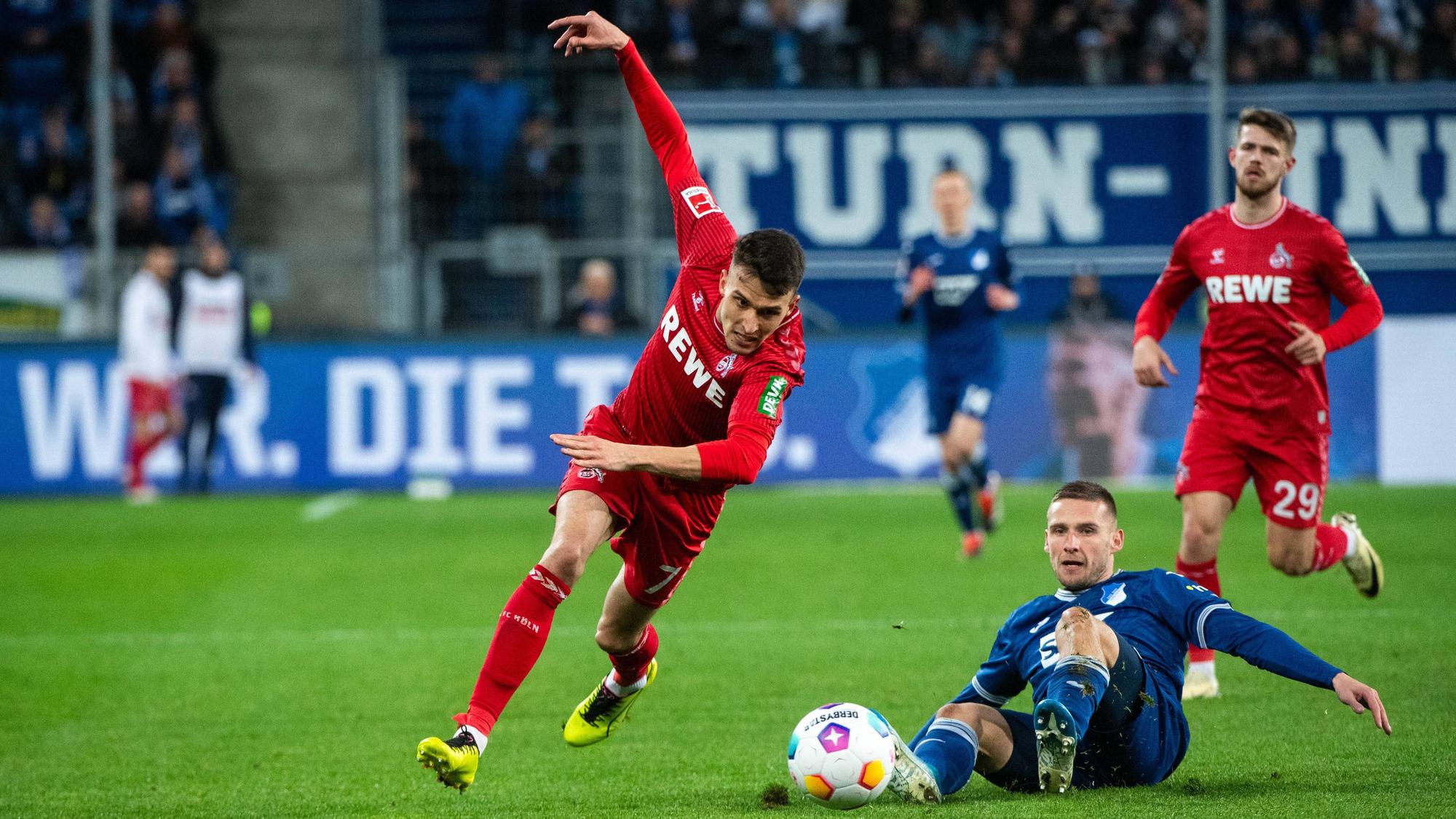 Kaderabek grätscht gegen Ljubicic
