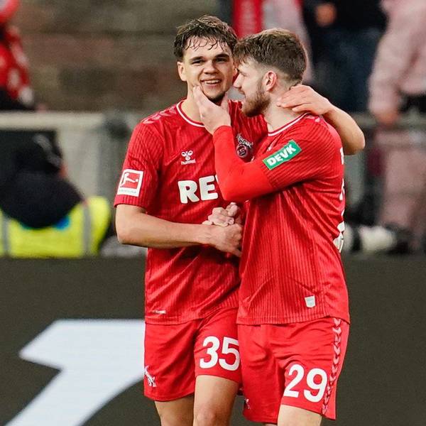 Kölns Torschütze Max Finkgräfe (l) jubelt mit Kölns Jan Thielmann über die 1:0-Führung.