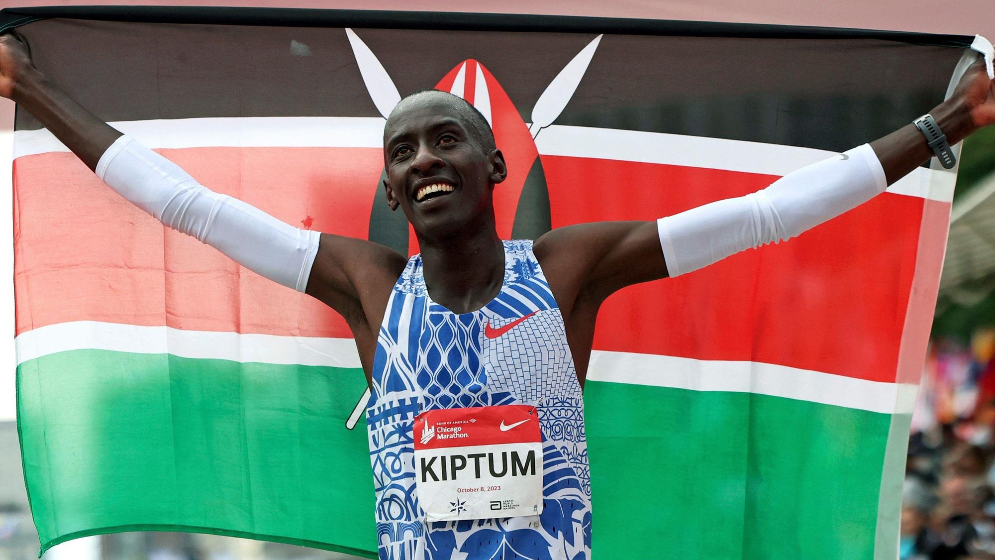 Kelvin Kiptum aus Kenia feierte am 8. Oktober 2023 in Chicago seinen Weltrekordsieg im Marathon. Nun ist er bei einem Autounfall gestorben. (Archivbild)