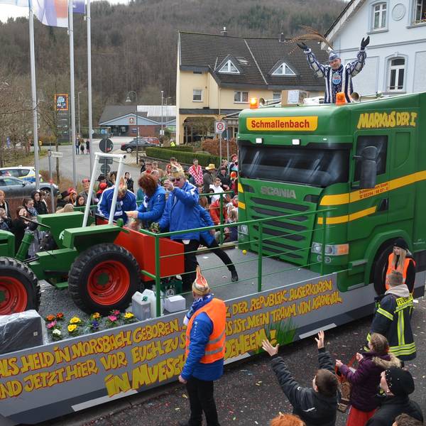 Wer für die anstehenden Karnevalsumzüge, wie etwa hier in Morsbach, einen Wagen baut, muss dafür neue Auflagen beachten. Darüber hat die KG Morsbach jetzt aufgeklärt.