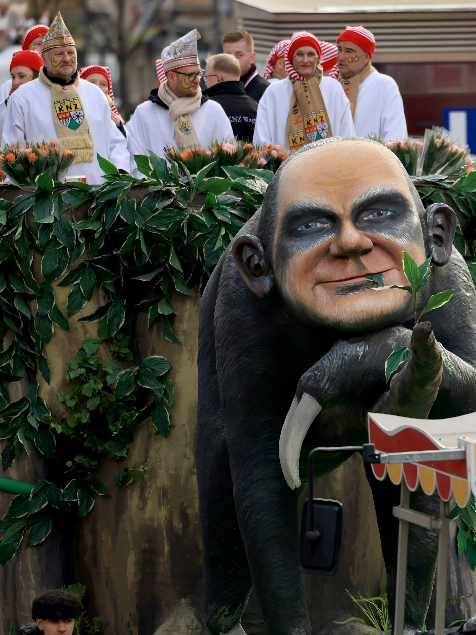 Olaf Scholz als Faultier-Figur.