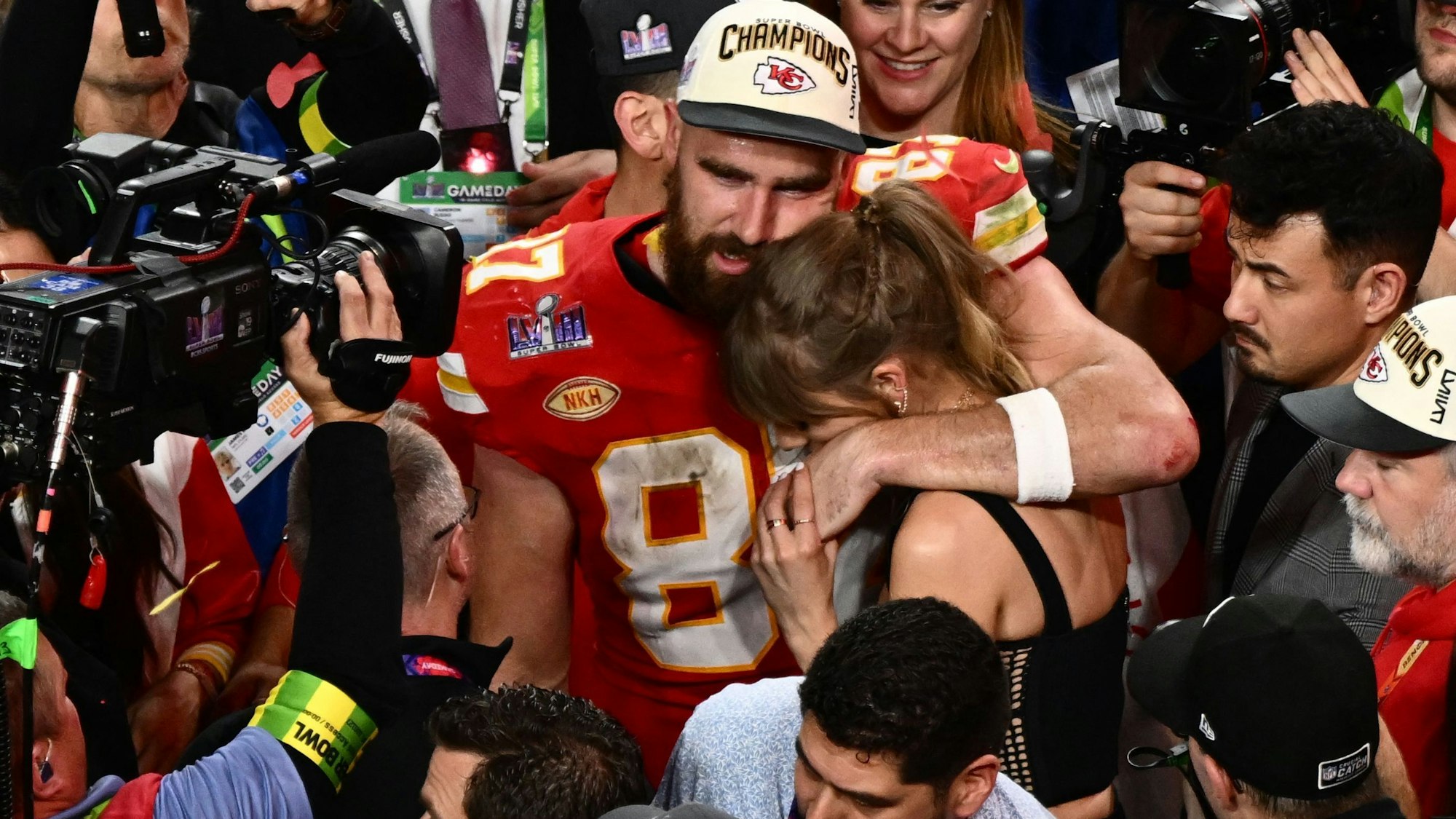 Taylor Swift mit ihrem Freund Travis Kelce von den Kansas City Chiefs