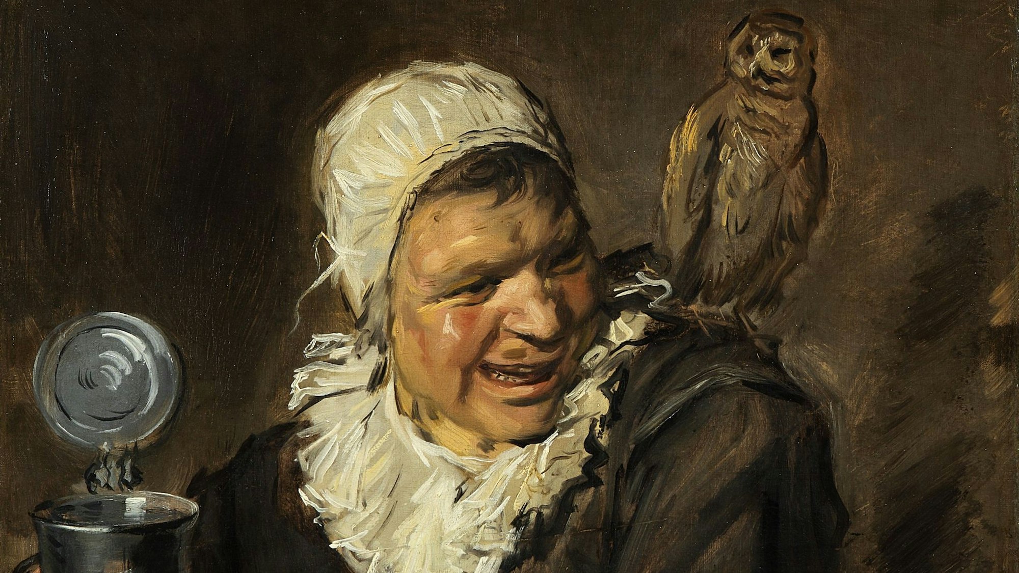 Eine betrunkene Frau hält einen Bierkrug in der Hand, auf ihrer Schulter sitzt eine Eule als Zeichen ihrer „Verrücktheit“.