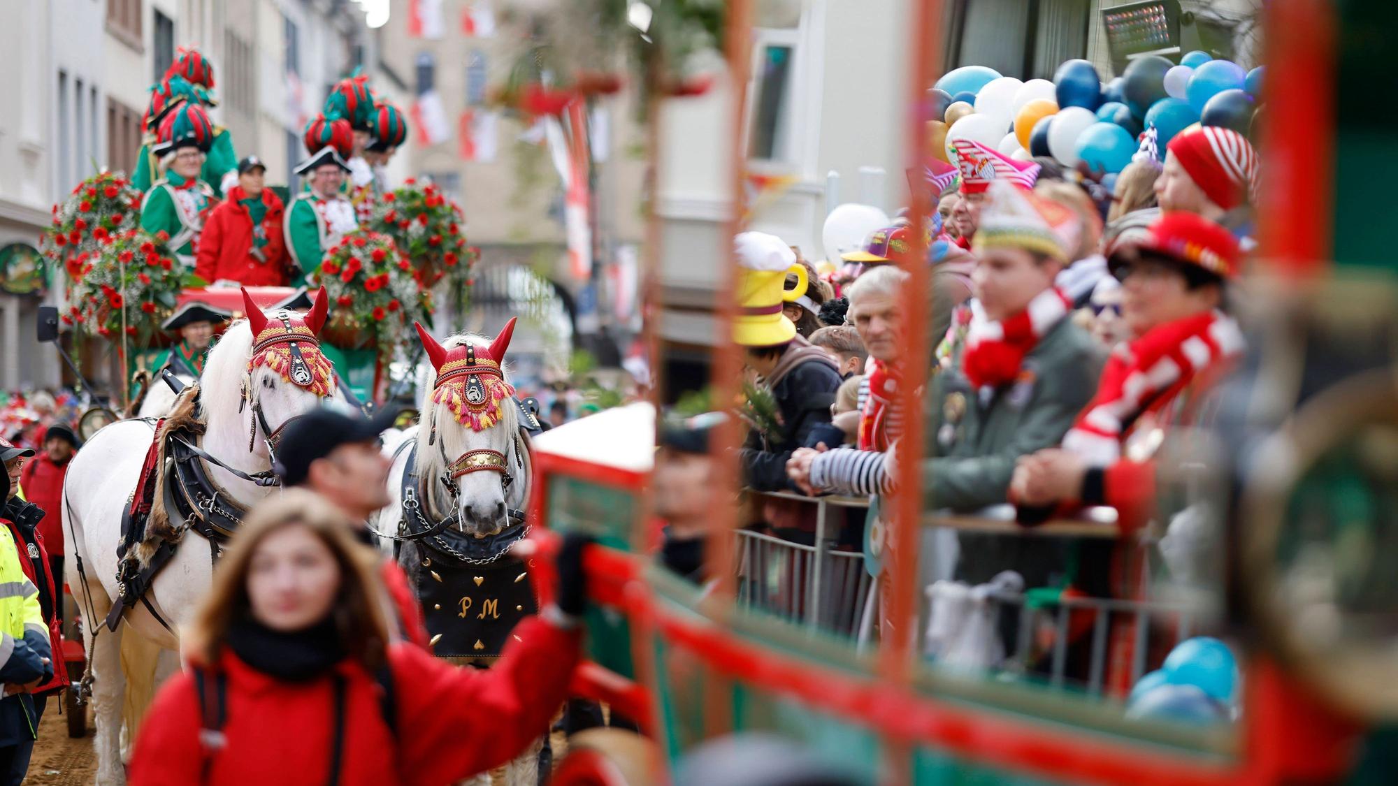 Der Kölner Rosenmontagszug auf der Severinstraße – dort, wo unser Zeitraffervideo aufgenommen wurde.
