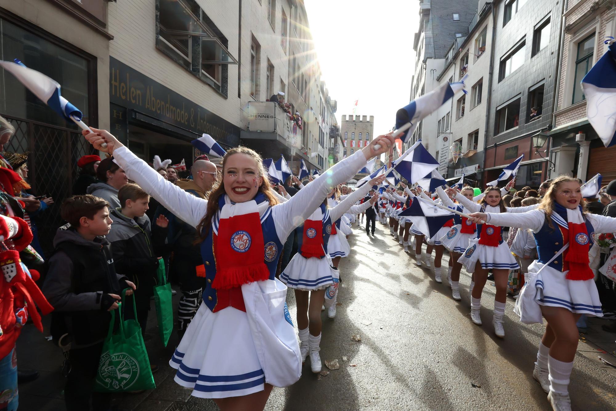 12.02.2024
Köln:
Rosenmontagszug an der Severinstorburg
Ksta- Mitarbeiterin Julia Hahn-Klose
Foto: Martina Goyert