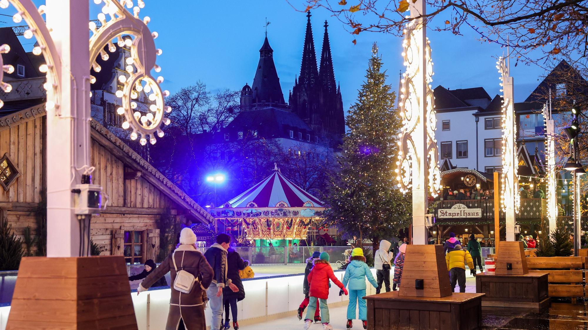 Der Weihnachtsmarkt Heinzels Wintermärchen auf dem Heumarkt und dem Alter Markt.