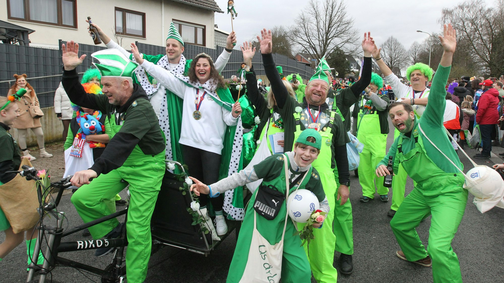 Die sind sich eindeutig grün: die Gruppe Us dr Lameng im Birker Zug.