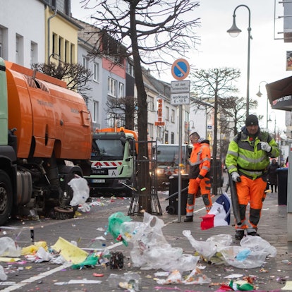 Die Saubermänner der Straßenreinigung Euskirchen sorgen direkt nach dem Zug für saubere Verhältnisse auf den Straßen.