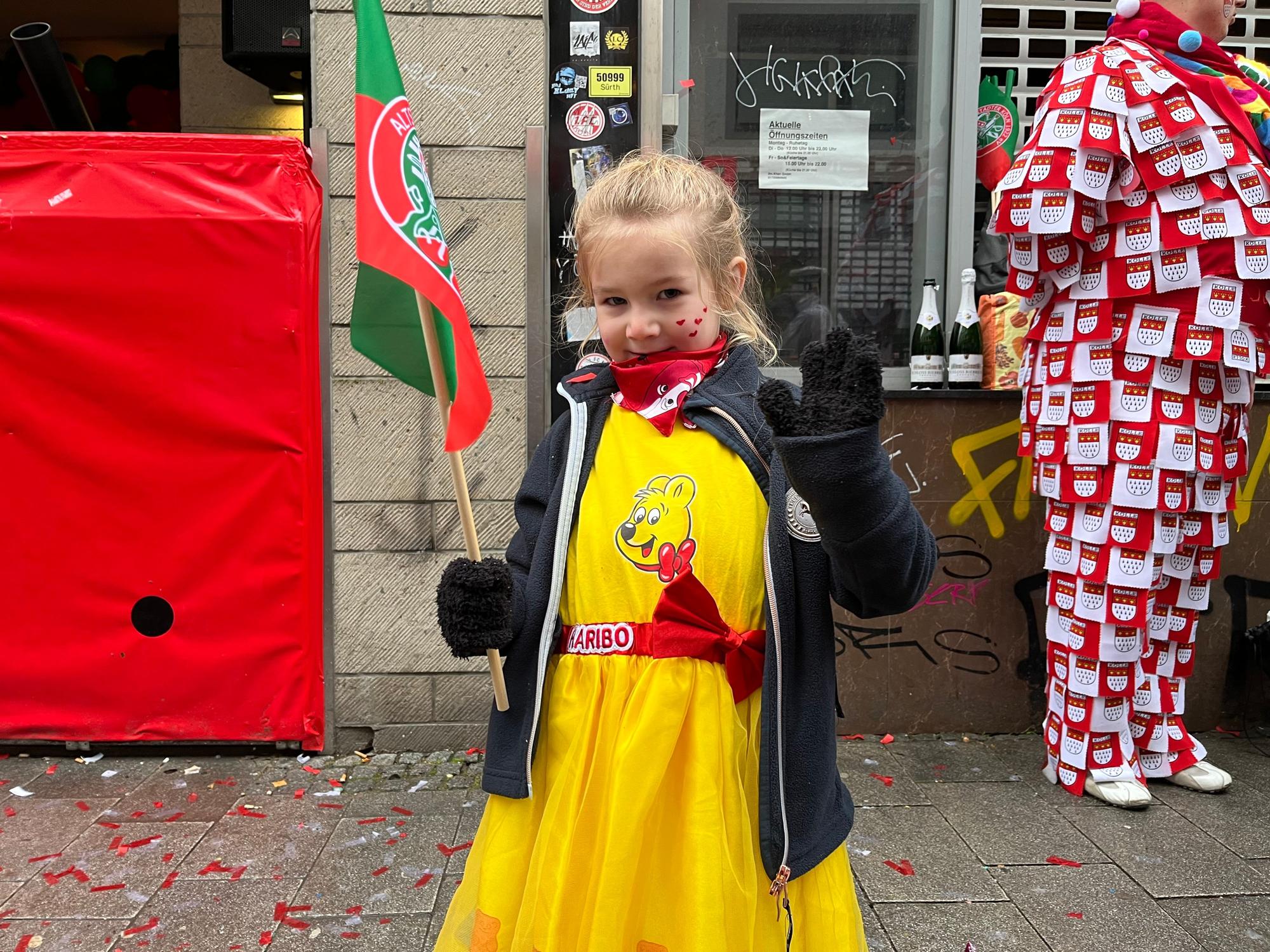 Sidney winkt in die Kamera.