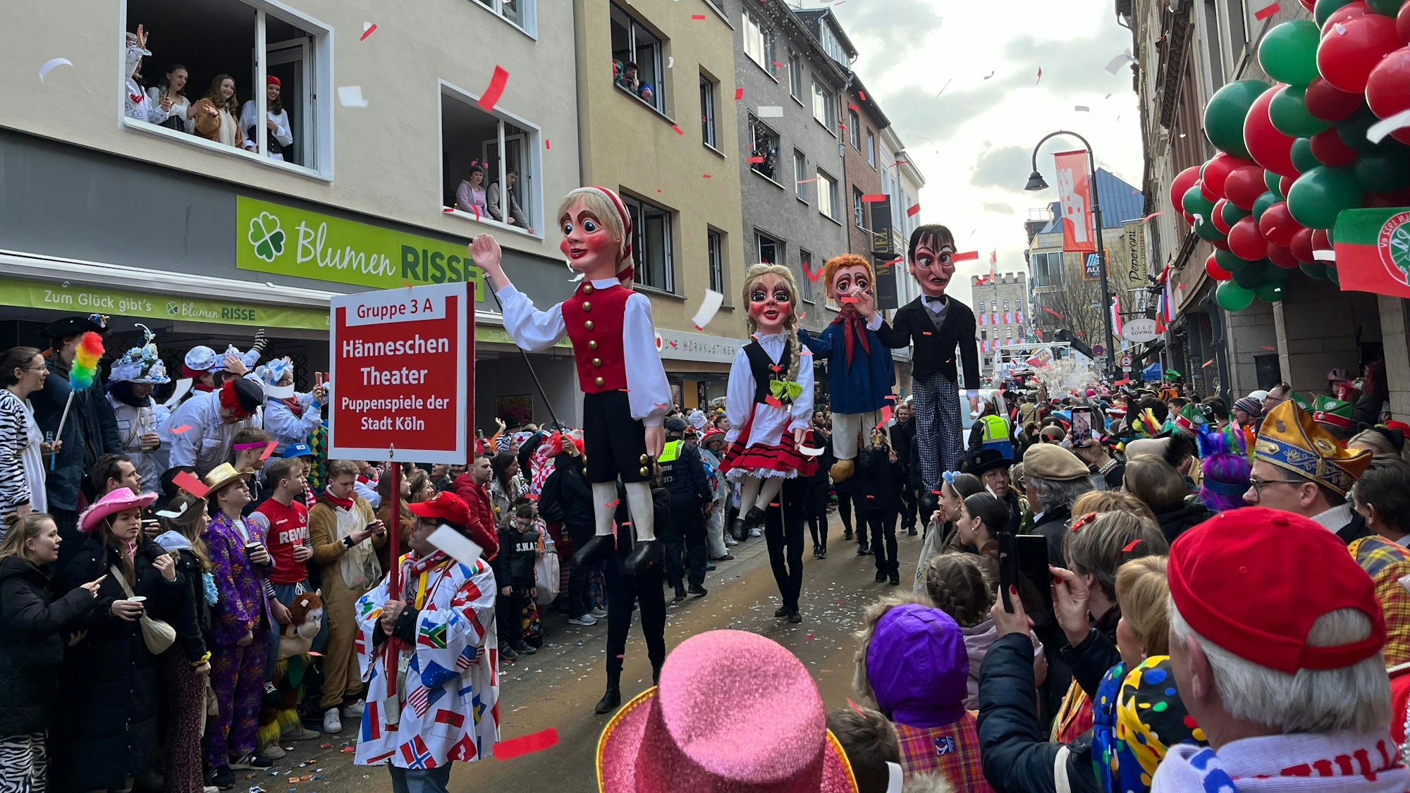 Hänneschen, Bärbelchen, Tünnes und Schäl im XXL-Format