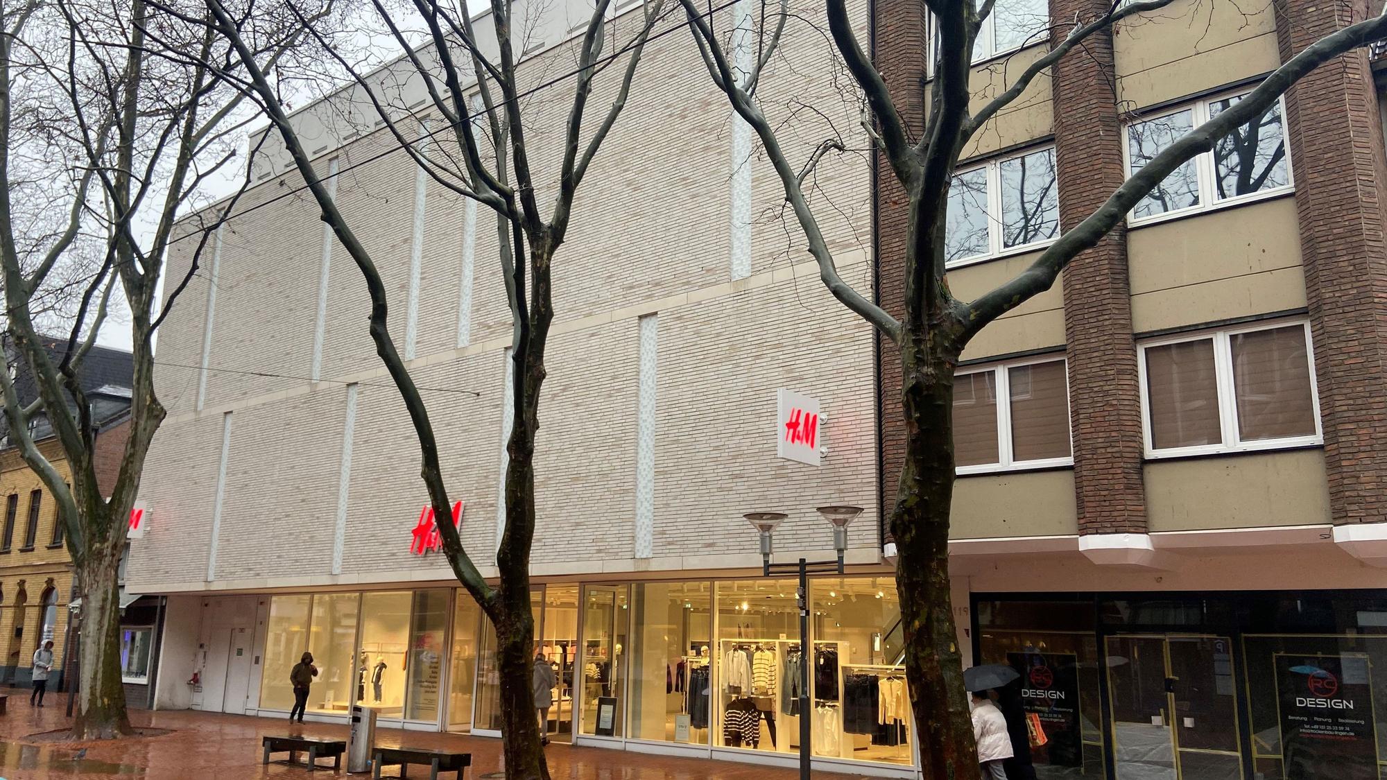 Auf dem Bild ist die aktuelle H&M Filiale zu sehen.