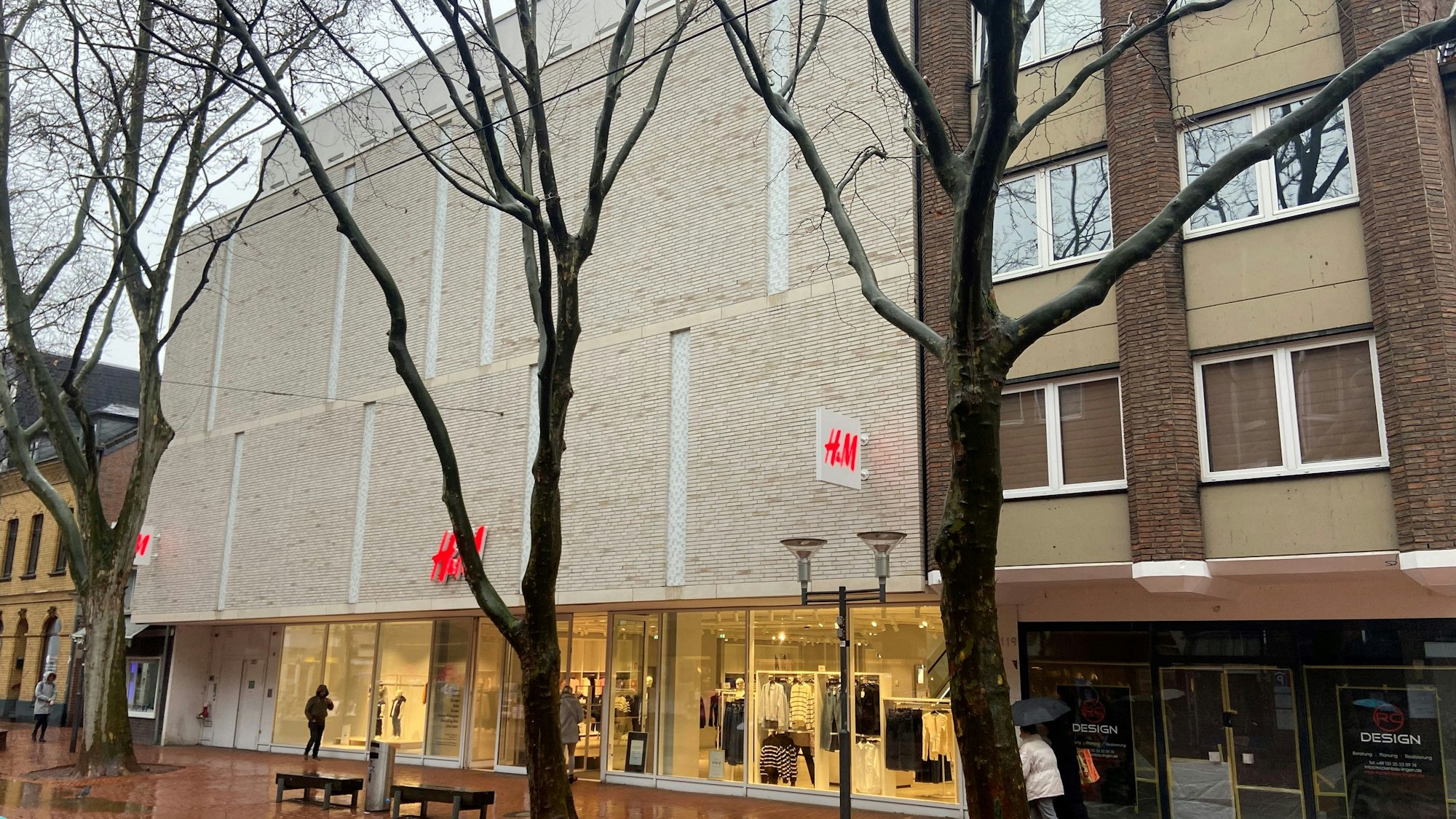 Auf dem Bild ist die aktuelle H&M Filiale zu sehen.