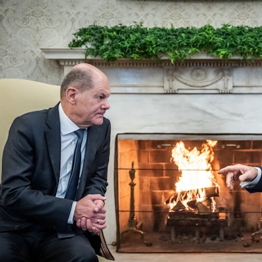Bild der Allianz: Bundeskanzler Olaf Scholz (l.) und US-Präsident Joe Biden beim Treffen im Oval Office.