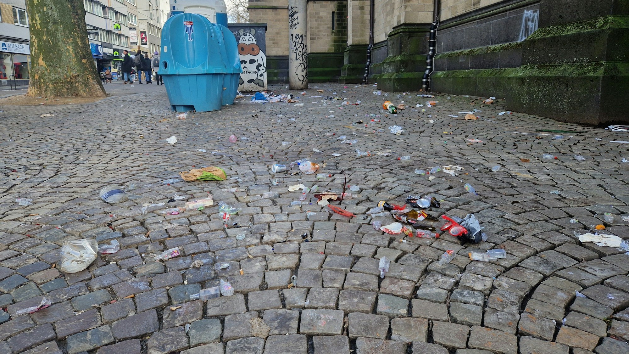 Müll auf der Zülpicher Straße