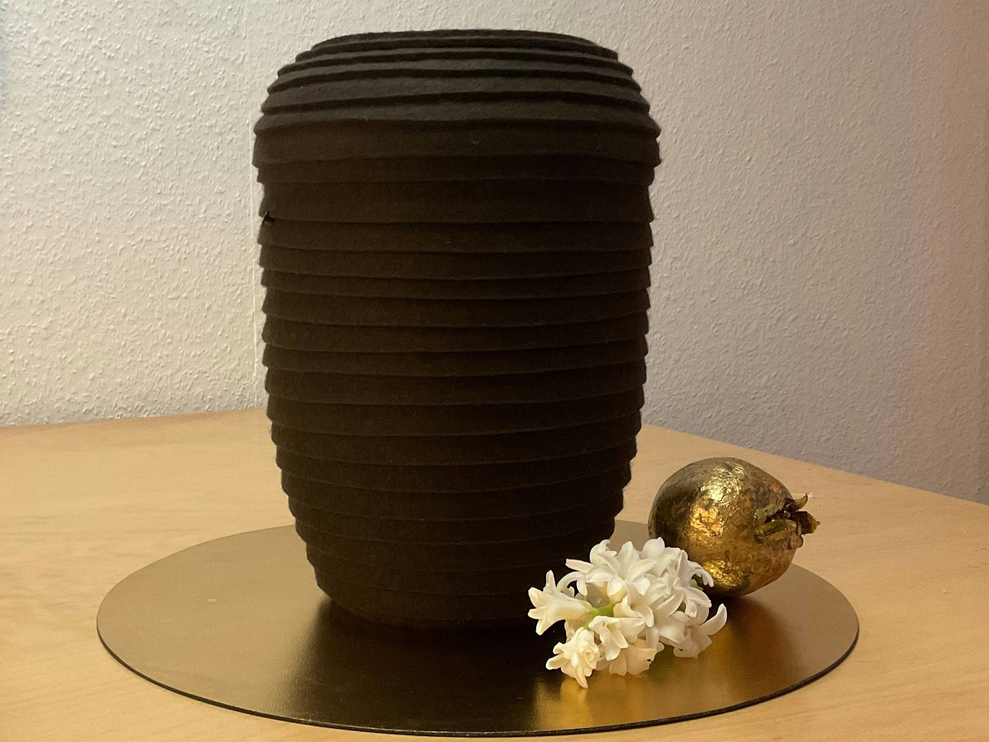 Eine Schmuckurne aus Filz