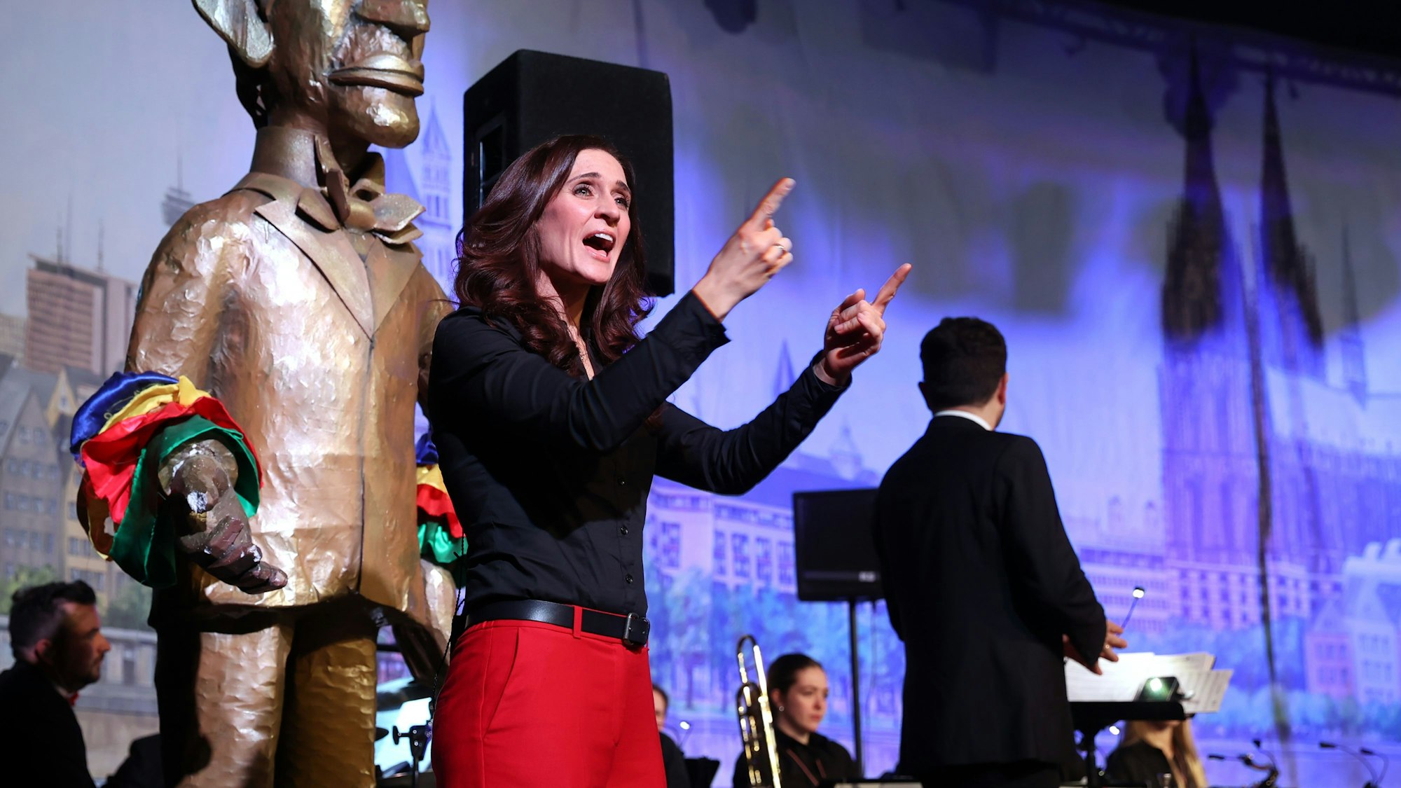 07.01.2024
Köln:
Proklamation des Kinderdreigestirns im Tanzbrunnen
Aline Ackers übersetzt die Sitzung in Gebärdensprache
Foto: Martina Goyert