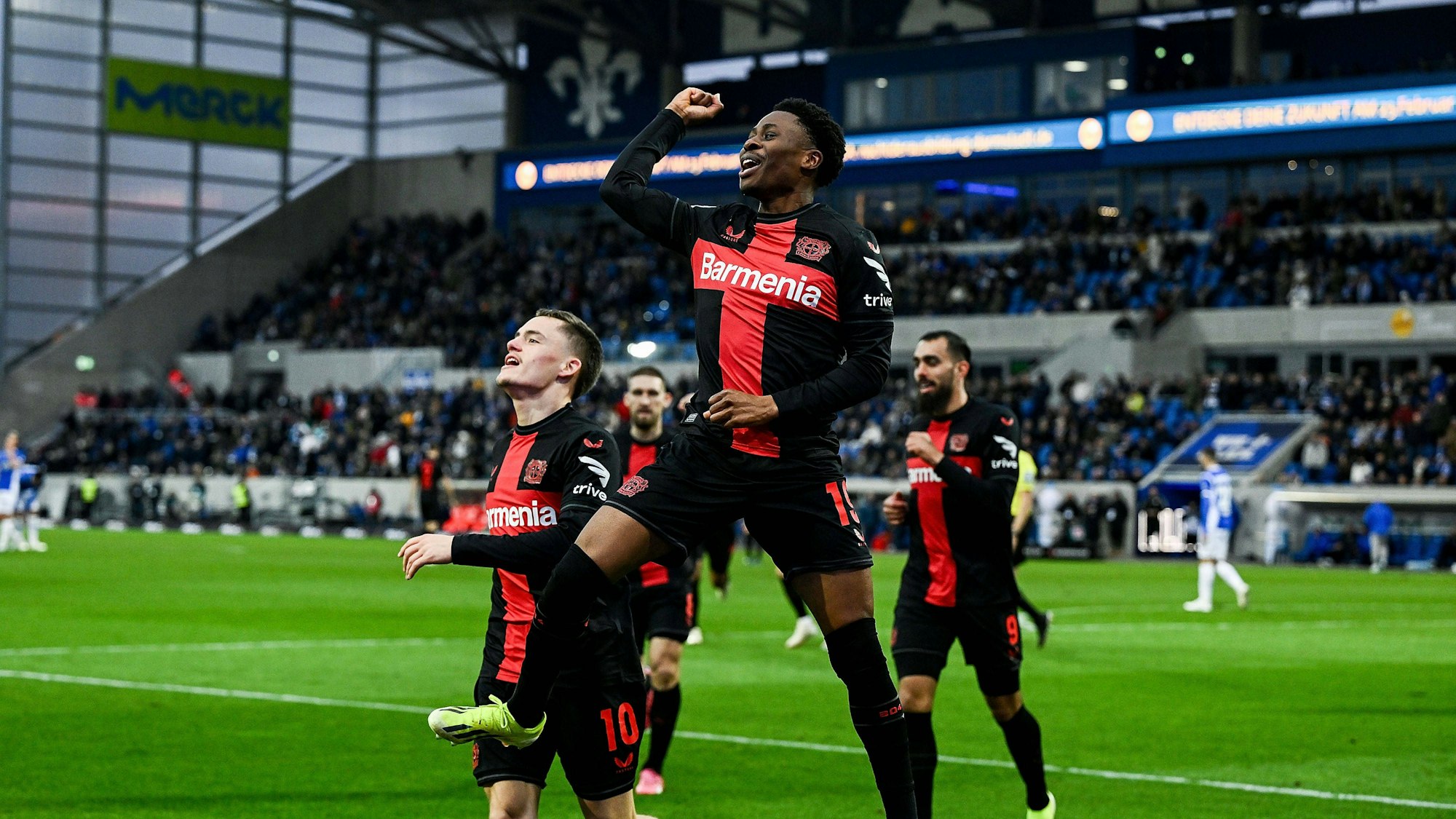 Nathan Tella bejubelt sein Tor in Darmstadt