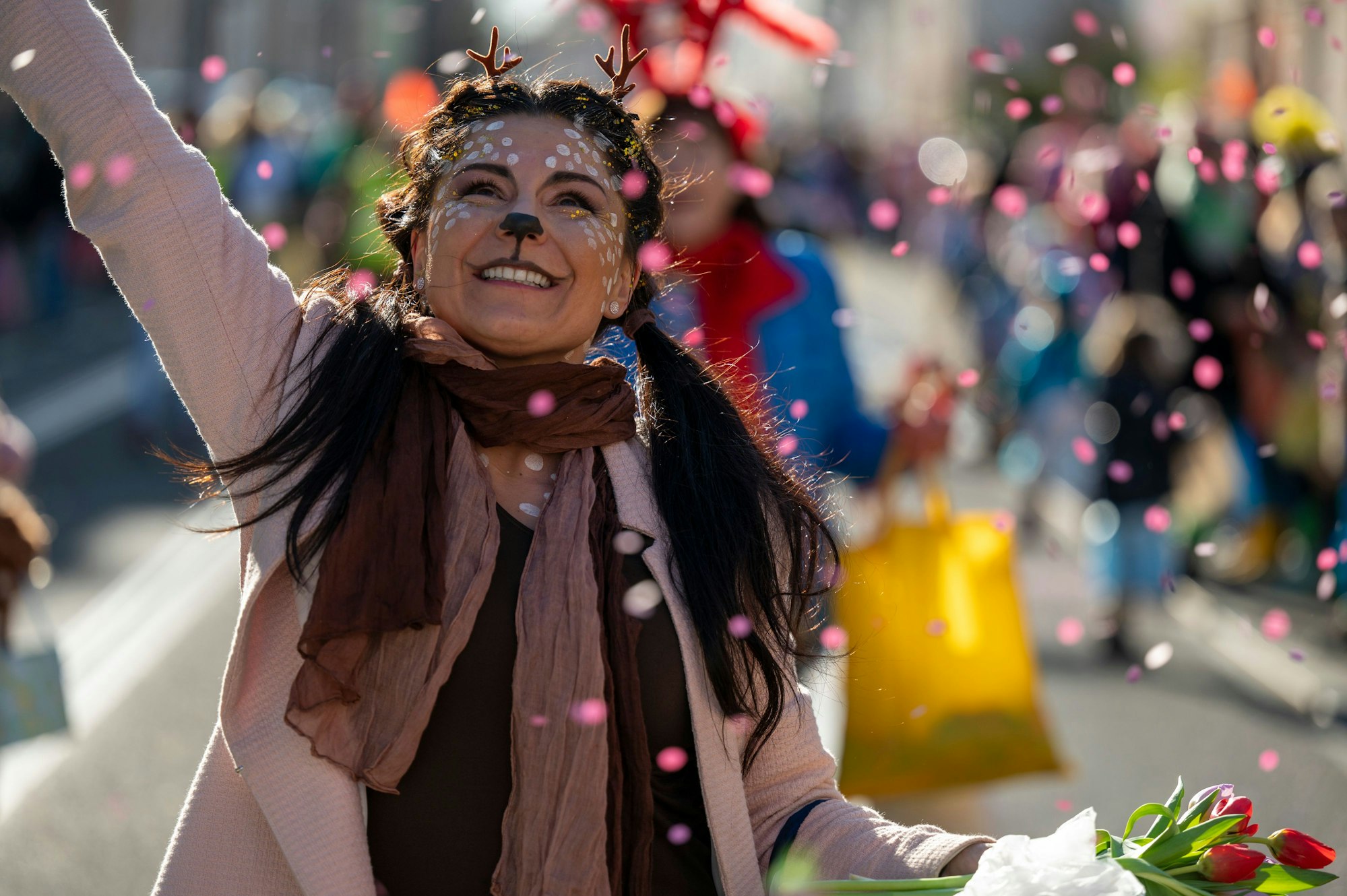 Beim Veedelszug in Zollstock gab es viele kreative Kostüme, Kamelle und Strüssjer.