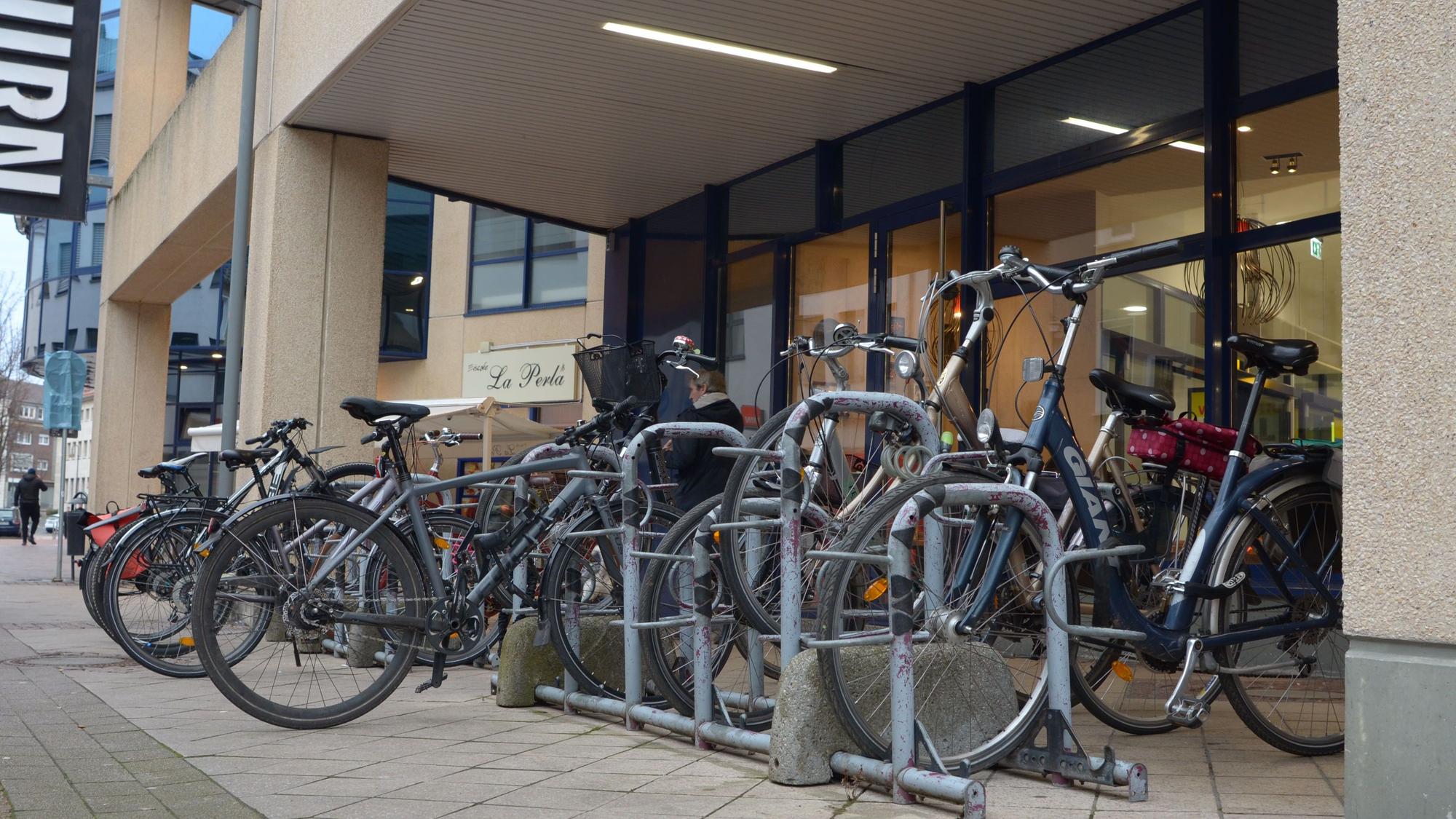 Die Fahrradabstellanlage an der Veybachstraße.