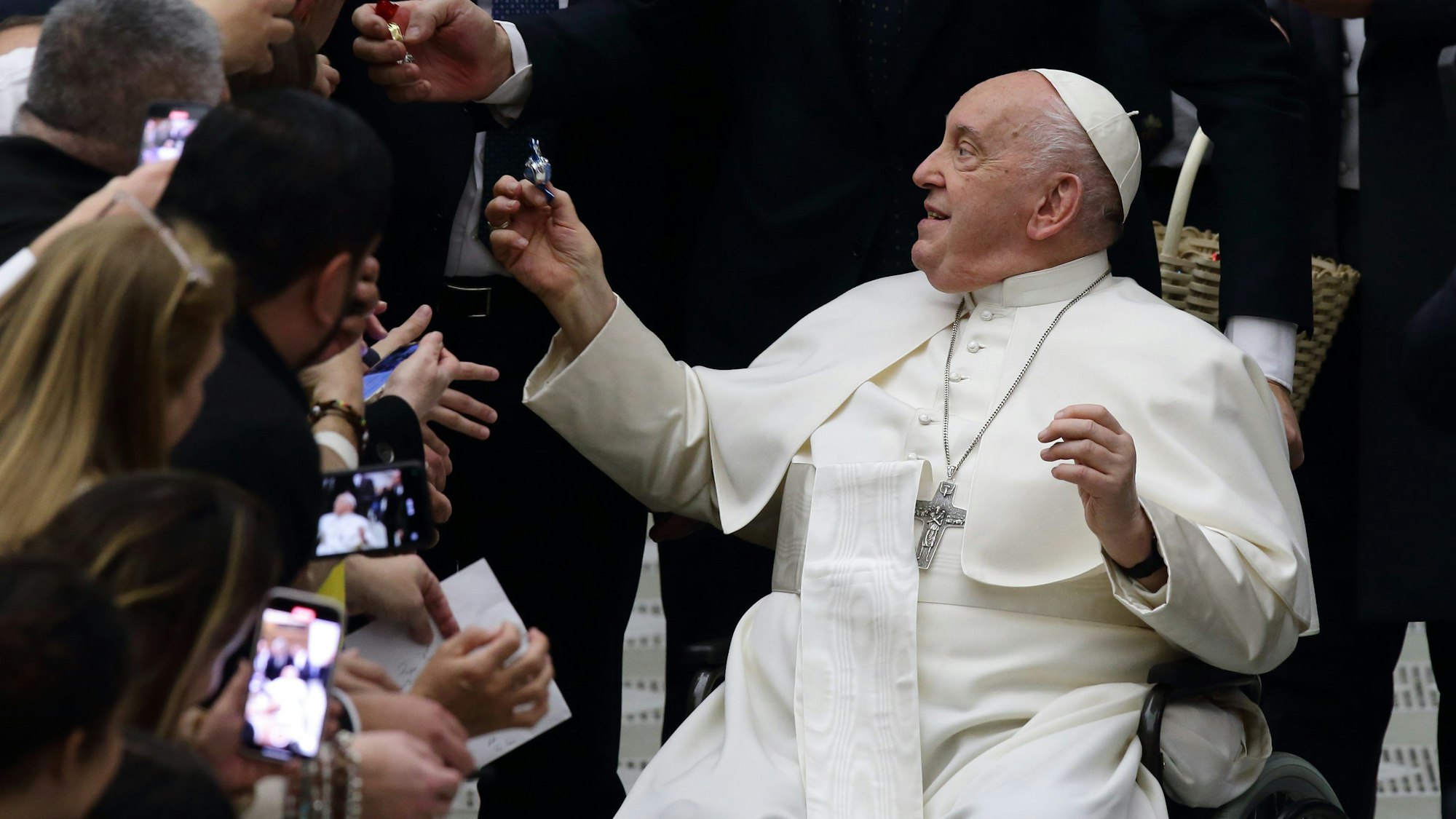07.02.2024, Vatikan, Vatikanstadt: Papst Franziskus während seiner wöchentlichen Generalaudienz im Vatikan. Foto: Evandro Inetti/ZUMA Press Wire/dpa +++ dpa-Bildfunk +++