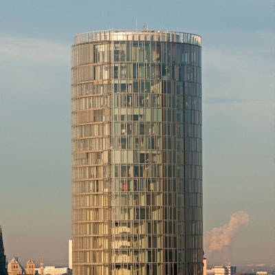Büroimmobilie vor dem Kölner Dom.