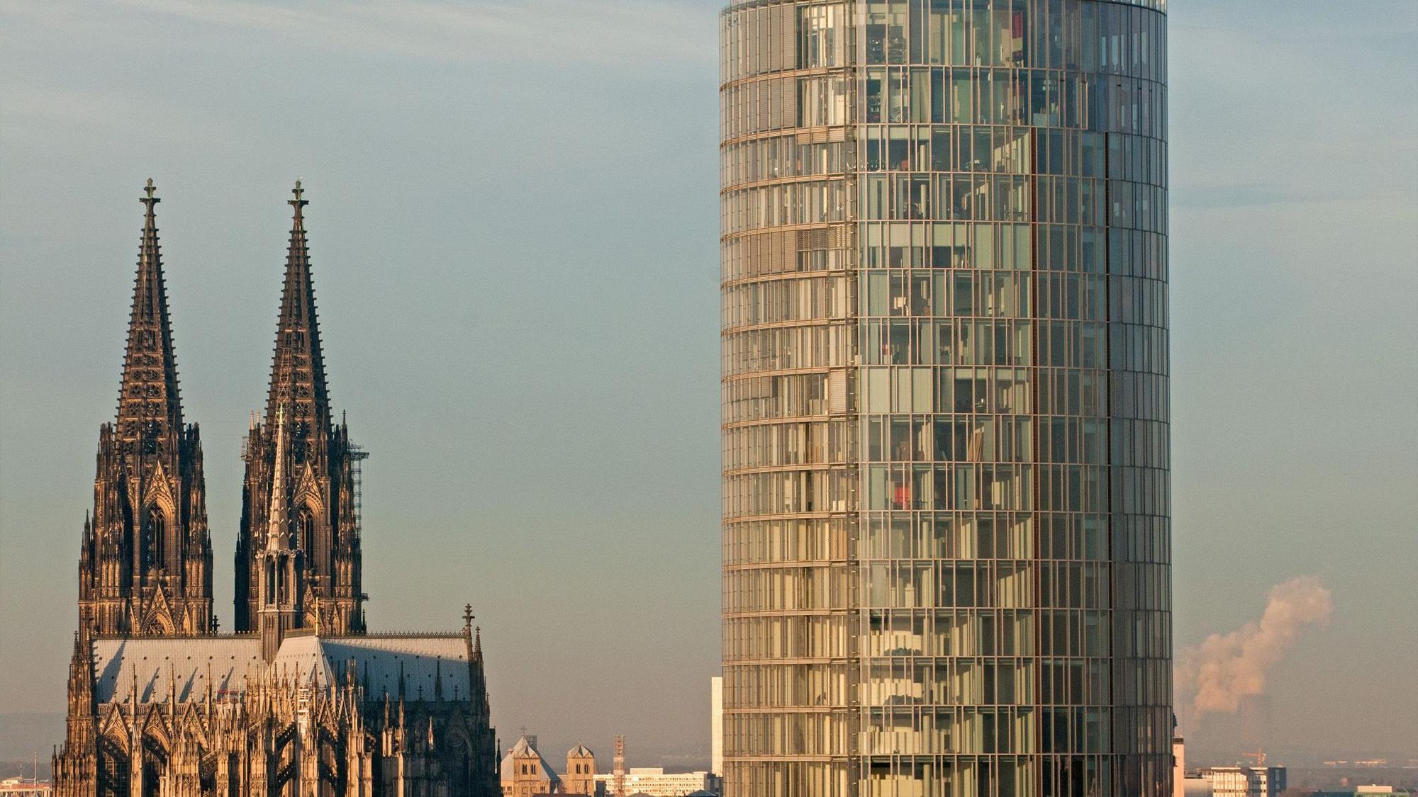 Büroimmobilie vor dem Kölner Dom.