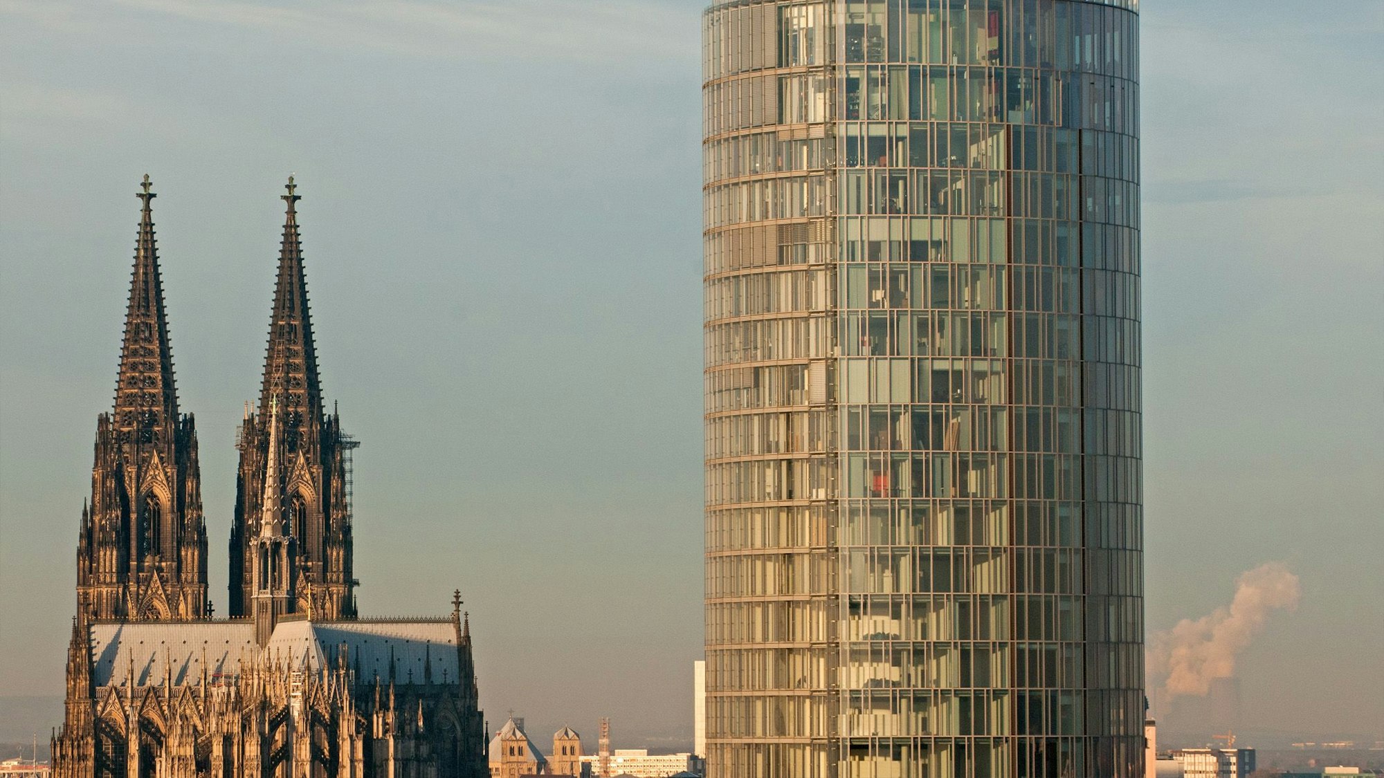 Büroimmobilie vor dem Kölner Dom.