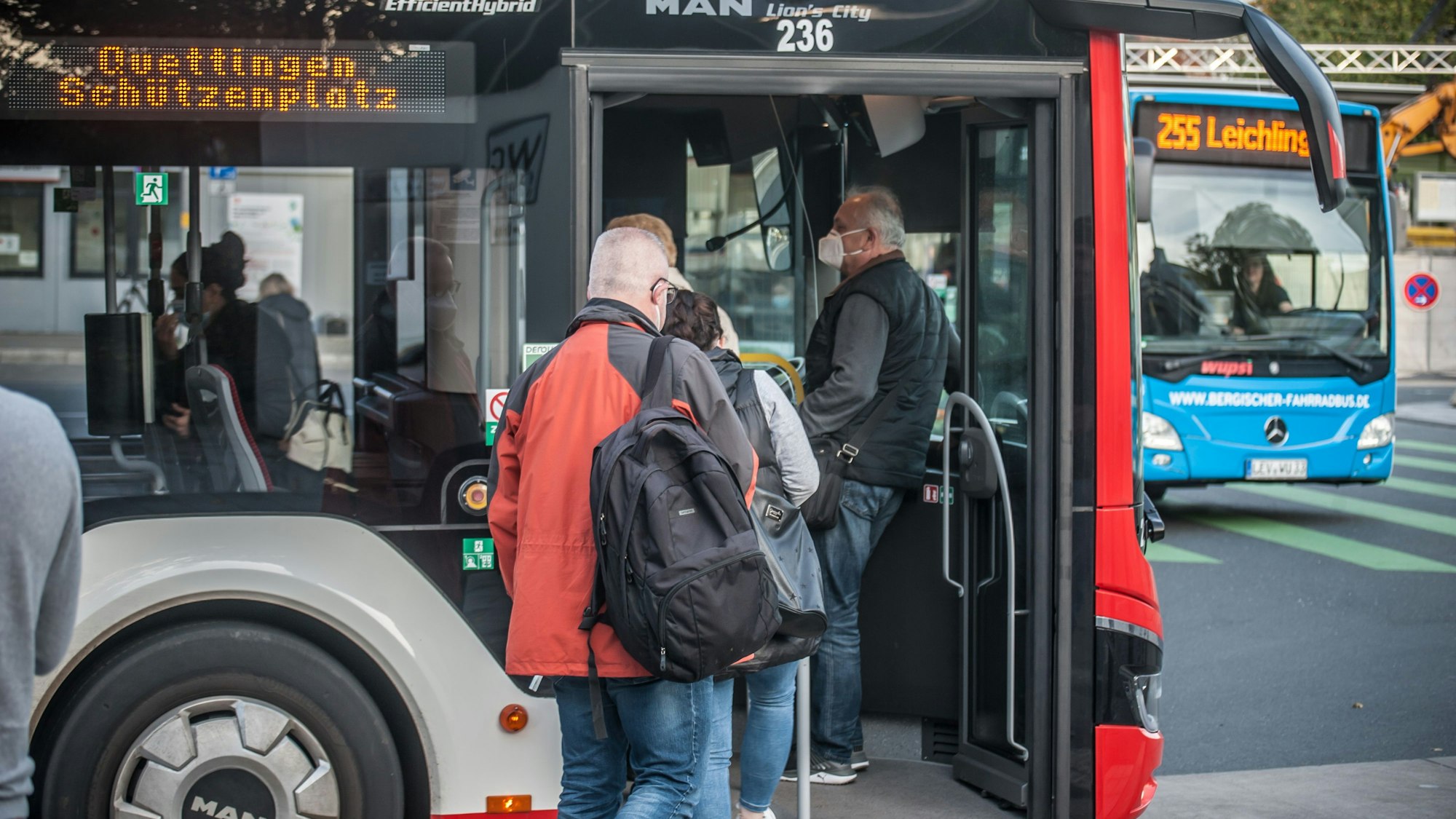Busbahnhof ÖPNV. Foto: Ralf Krieger