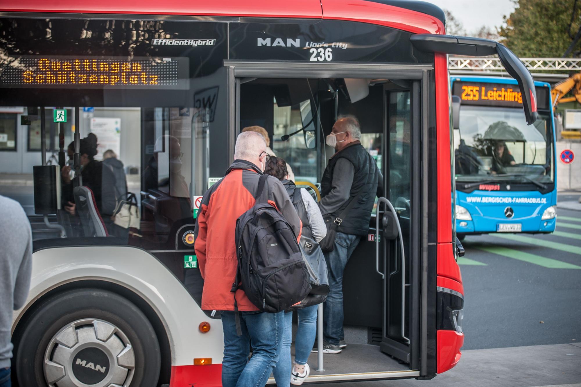 Busbahnhof ÖPNV. Foto: Ralf Krieger