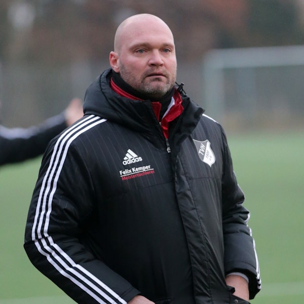 Alexander Voigt in der Jacke des TV Herkenrath