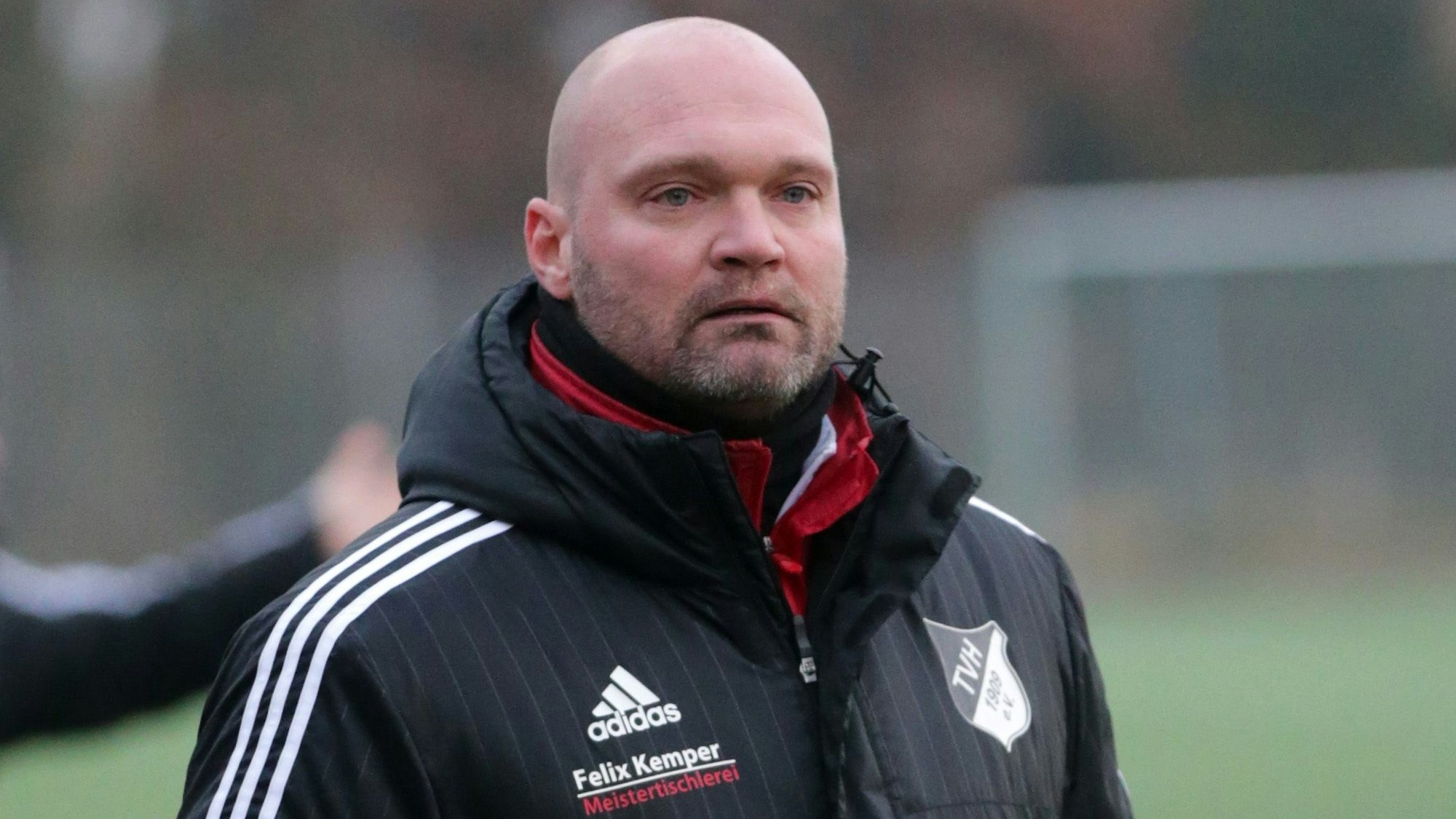 Alexander Voigt in der Jacke des TV Herkenrath