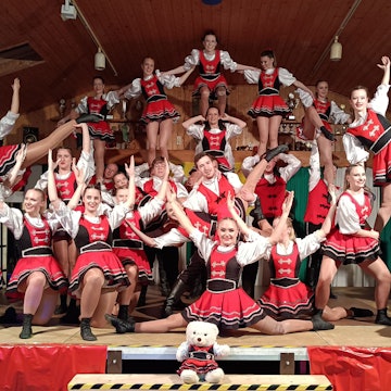 Tolle Stimmung herrschte in den Sälen dank Tanzgruppen wie den Roten Husaren aus Manheim.