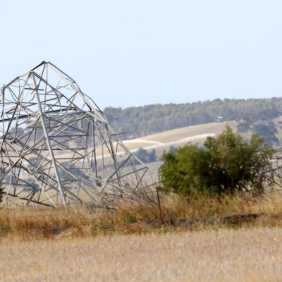 Ein beschädigter Strommast in Anakie in Melbourne.